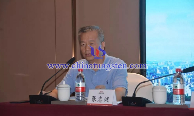 硬质合金分会第三届理事会会长张忠健作理事会工作报告并发表离任讲话