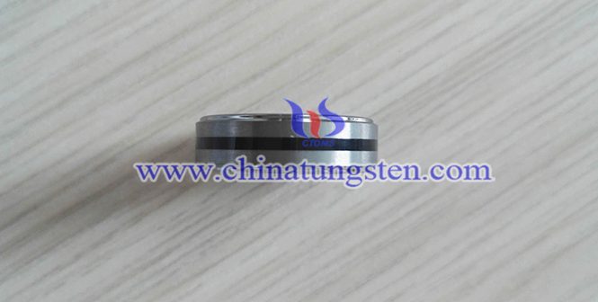 man tungsten carbide ring picture