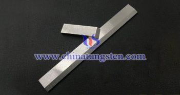 tungsten carbide cutting blade applied for face mask machine picture